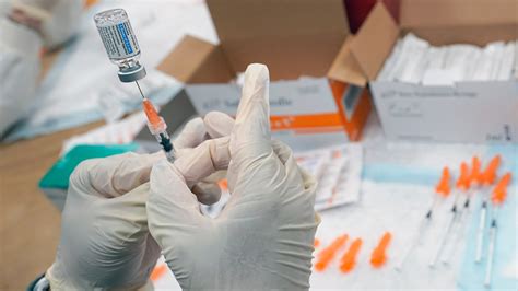 evolving bg3|COVID booster vaccines get green light from FDA : Shots .